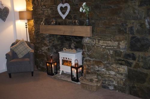 The Cwtch, Sleeps 5, pets welcome