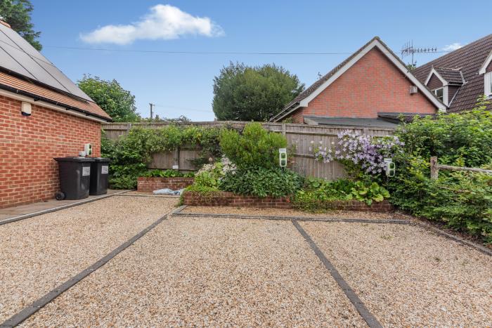 Buttercup Cottage rests in Redlynch, Wiltshire. Three-bedroom home resting rurally. Family-friendly.