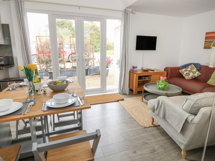 The Coach House, Brighstone, Isle of Wight, family-friendly, pets, near the coast, In AONB, stylish,