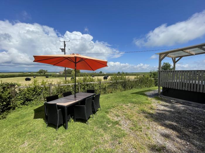 Mountain View Lodge in Tavernspite near Whitland in Pembrokeshire, dog-friendly, decking, 3bedrooms.