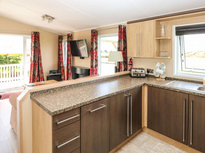 Mountain View Lodge in Tavernspite near Whitland in Pembrokeshire, dog-friendly, decking, 3bedrooms.