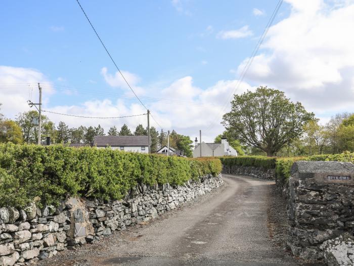 Bryn Eira Stables, Llanfair Pg