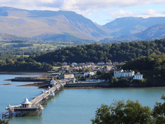 Nyth y Fran, Menai Bridge