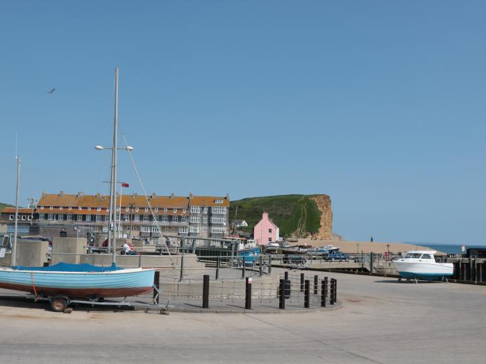 Pebbles Foxglove Way near West Bay, Dorset. In an AONB. Off-road parking. Enclosed garden. Smart TV.