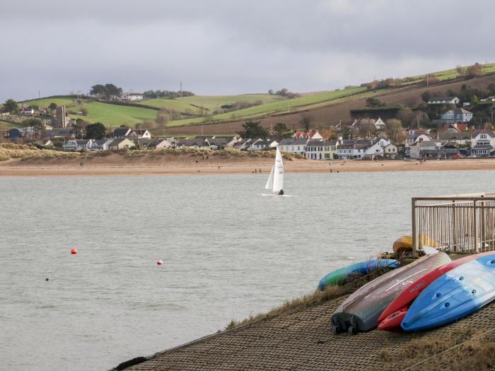 Moorcrest rests in Littleham, Bideford, Devon. Single-storey. Pet-free. Romantic. Countryside views.