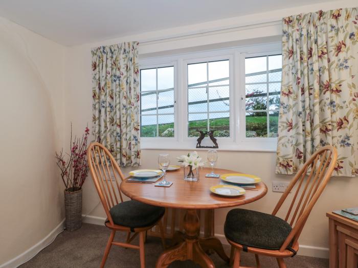 Moorcrest rests in Littleham, Bideford, Devon. Single-storey. Pet-free. Romantic. Countryside views.