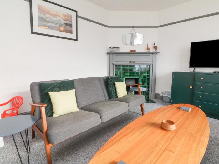 Chilton, Bude, Cornwall. Close to amenities and a beach. Off-road parking. Pet-free. Child-friendly.
