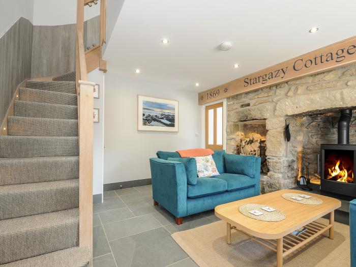 Stargazy Cottage, Breage near Praa Sands, Cornwall. Hot tub. Garden. EV charging. Smart TV. Openplan