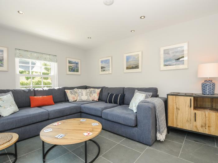 Stargazy Cottage, Breage near Praa Sands, Cornwall. Hot tub. Garden. EV charging. Smart TV. Openplan