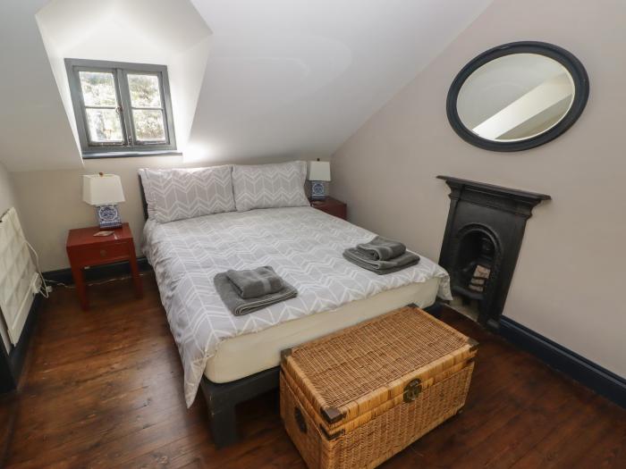 Patty's Cottage, Little Haven, Sir Benfro. character. One bedroom. Two floors. Washing machine