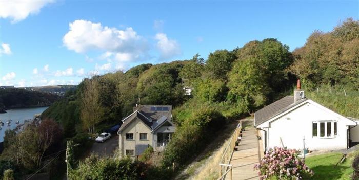 Shell Cottage in Fishguard, Pembrokeshire. 3 bedrooms. Dog-friendly. Close beach and coast. Barbecue