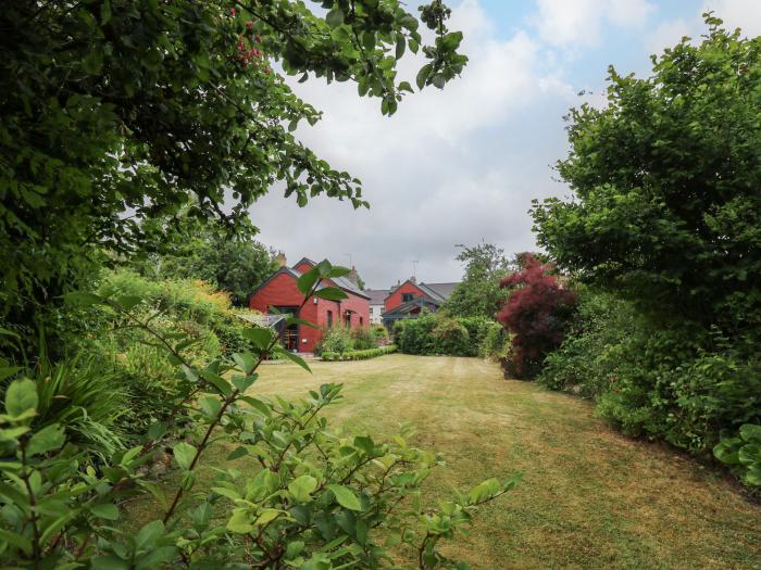 Nevern House, Newport, Pembrokeshire. 4 bedrooms. Barbecue. Parking. In Pembrokeshire National Park.