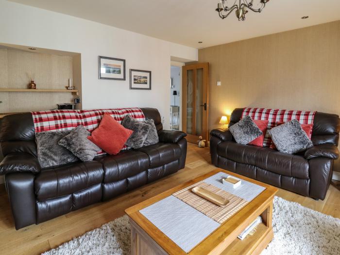 Nevern House, Newport, Pembrokeshire. 4 bedrooms. Barbecue. Parking. In Pembrokeshire National Park.