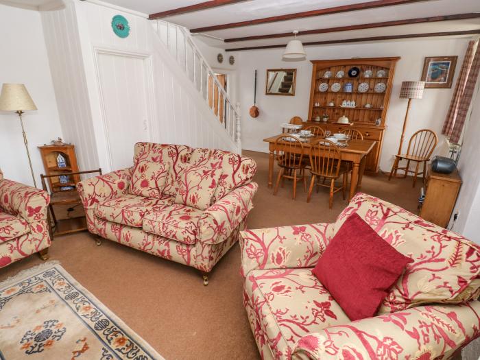 Ty Canol is in Mathry, Pembrokeshire. 2 bedrooms. Dog-friendly. Close to Pembrokeshire National Park
