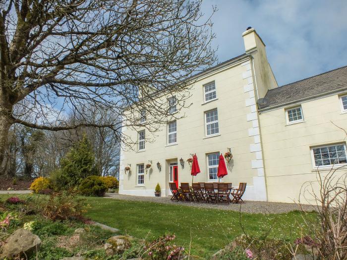 Newton West Farm is near Newgale, in Pembrokeshire. Seven-bedroom home with hot tub. Pet-friendly.