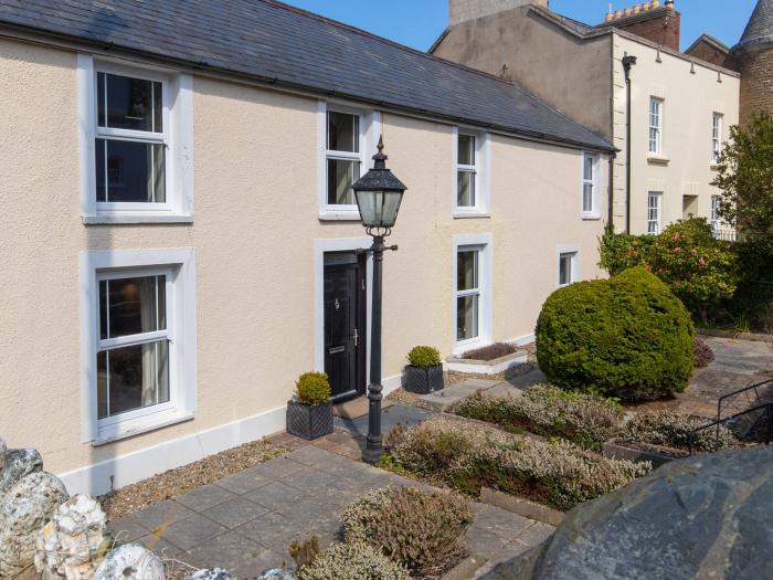 The Rock House, Fishguard, Pembrokeshire. Five-bedroom home near harbour and amenities. Pet-friendly