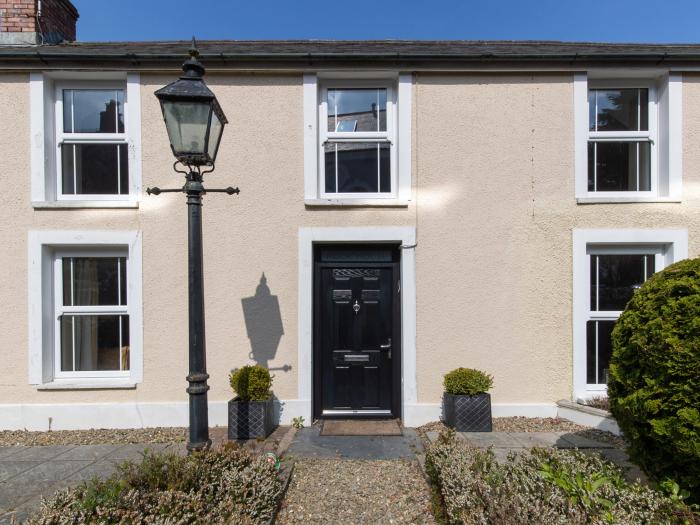 The Rock House, Fishguard, Pembrokeshire. Five-bedroom home near harbour and amenities. Pet-friendly