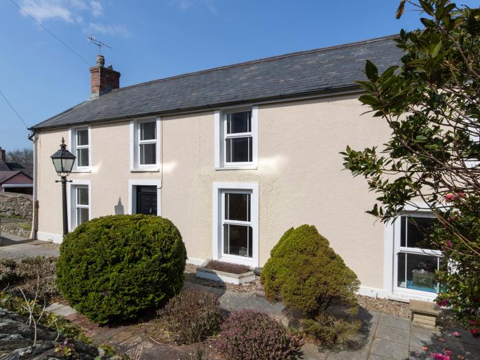 The Rock House, Fishguard, Pembrokeshire. Five-bedroom home near harbour and amenities. Pet-friendly