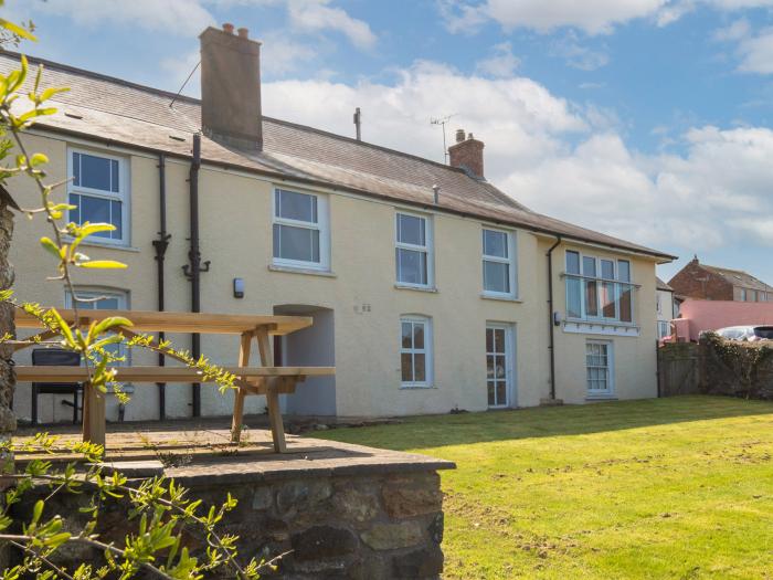 The Rock House, Fishguard, Pembrokeshire. Five-bedroom home near harbour and amenities. Pet-friendly