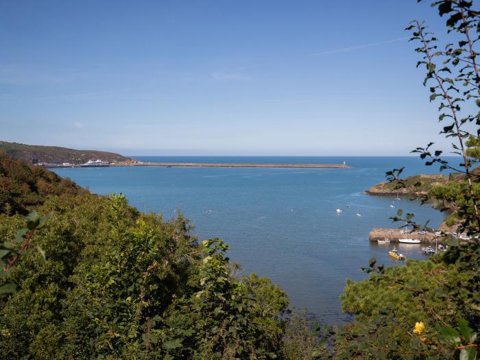 The Rock House, Fishguard, Pembrokeshire. Five-bedroom home near harbour and amenities. Pet-friendly