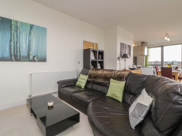 The Penthouse, Phoenix Quay in Plymouth. Fourth-floor apartment, with sea views. Close to amenities.