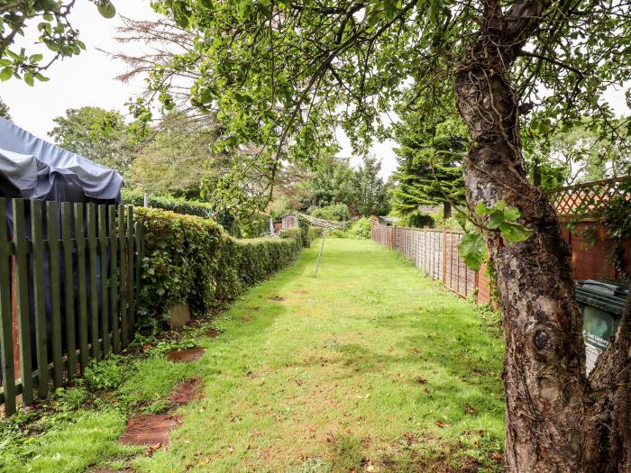 Bumble Bee Cottage, Alford