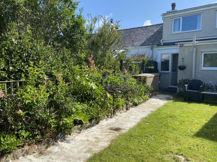 3 Tyn Giat, Penysarn by Amlwch, Anglesey. Coastal location. AONB. Close to a beach. Historic sites.