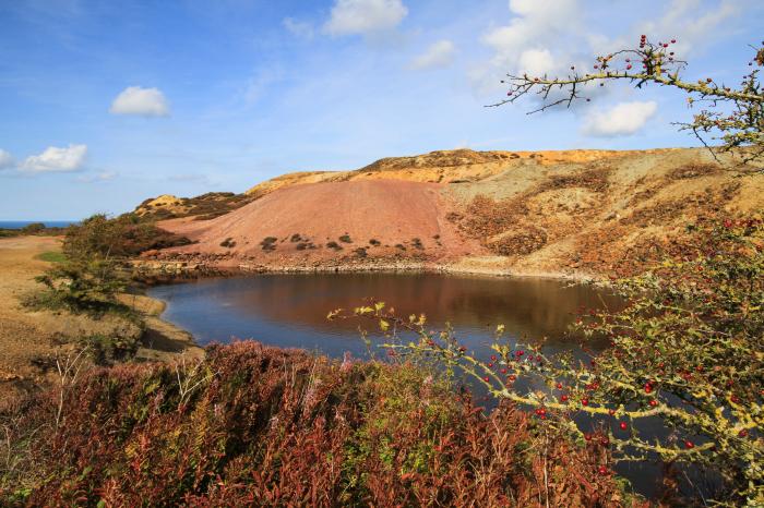 3 Tyn Giat, Penysarn by Amlwch, Anglesey. Coastal location. AONB. Close to a beach. Historic sites.