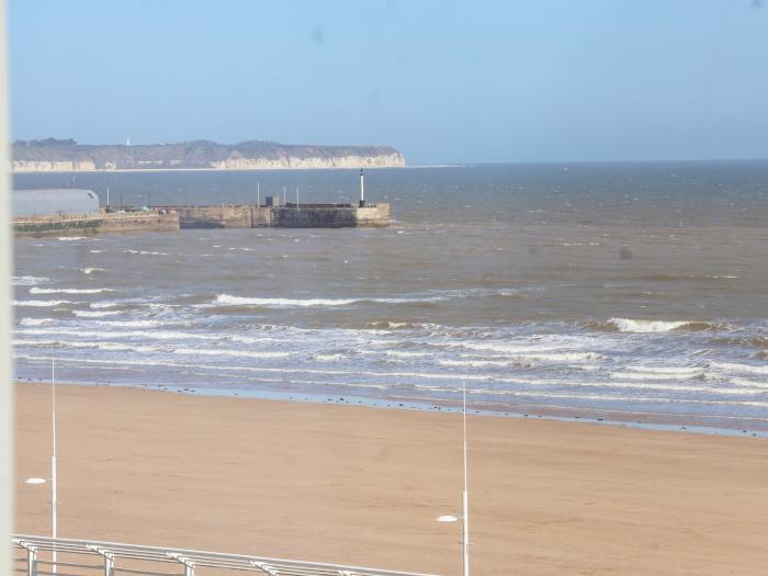 Southdowne, Bridlington, eight-bedrooms, three storeys, off-road parking, beachfront, 8 x TVs, Beach