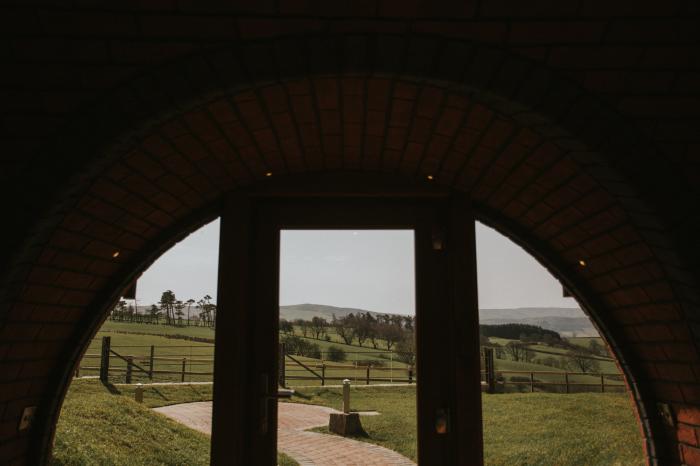 Otters View, Rhayader, Powys. Hot tub. Smart TV. Ground-floor living. Countryside views. 3 bedrooms.