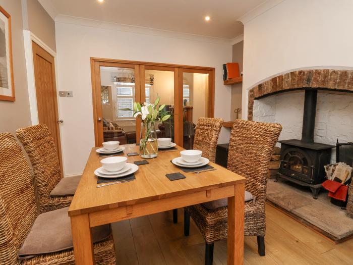 202 Salisbury Terrace in York, Yorkshire. Historic city location. Woodburning stove. Enclosed garden