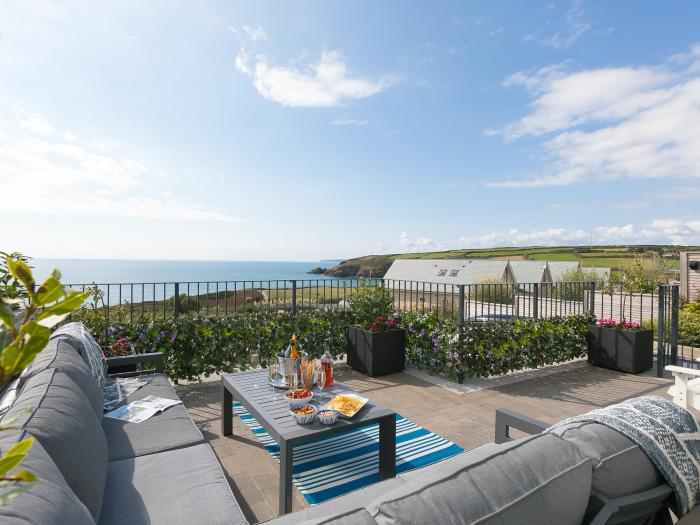 Sea Sands in Praa Sands, Cornwall. Three-bedroom contemporary beach home. Sea views. Near amenities.