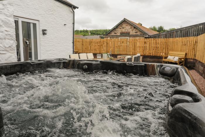 Plas Coch, St Asaph, Denbighshire, North Wales, woodburning stove, original beams, en-suite bedrooms