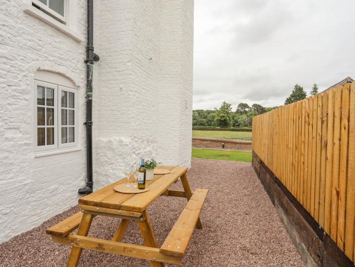 Plas Coch, St Asaph, Denbighshire, North Wales, woodburning stove, original beams, en-suite bedrooms