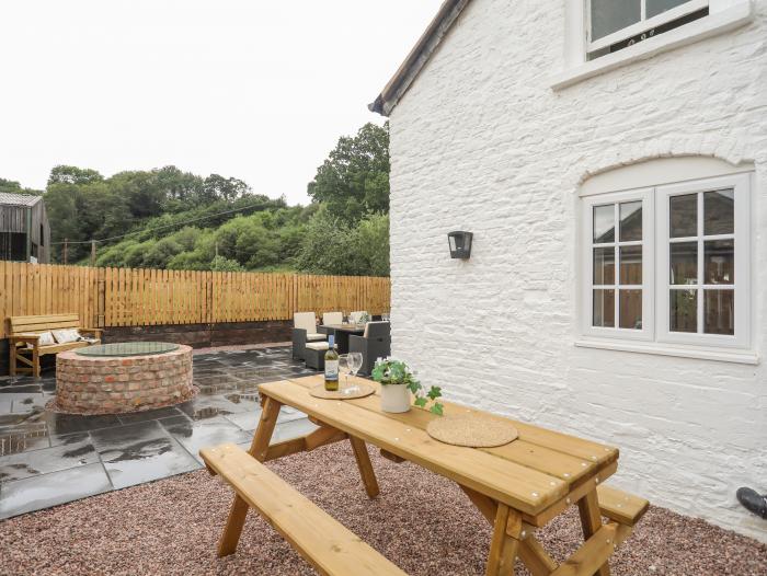 Plas Coch, St Asaph, Denbighshire, North Wales, woodburning stove, original beams, en-suite bedrooms