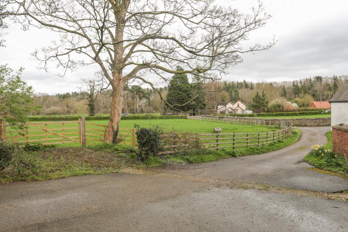 Plas Coch, St Asaph, Denbighshire, North Wales, woodburning stove, original beams, en-suite bedrooms