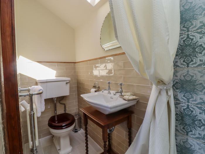 Dean Mews in Old Bramhope near Horsforth, West Yorkshire. Wood-fired Hot tub. Ample off-road parking