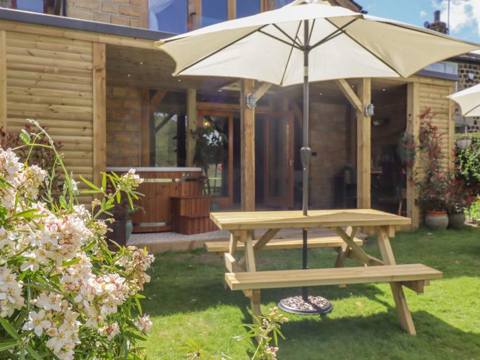 Dean Mews in Old Bramhope near Horsforth, West Yorkshire. Wood-fired Hot tub. Ample off-road parking