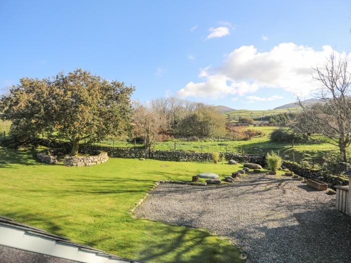 Glanrafon, Penygroes, Gwynedd. Detached cottage. High-end finish. Pet-friendly. Enclosed garden. TV.