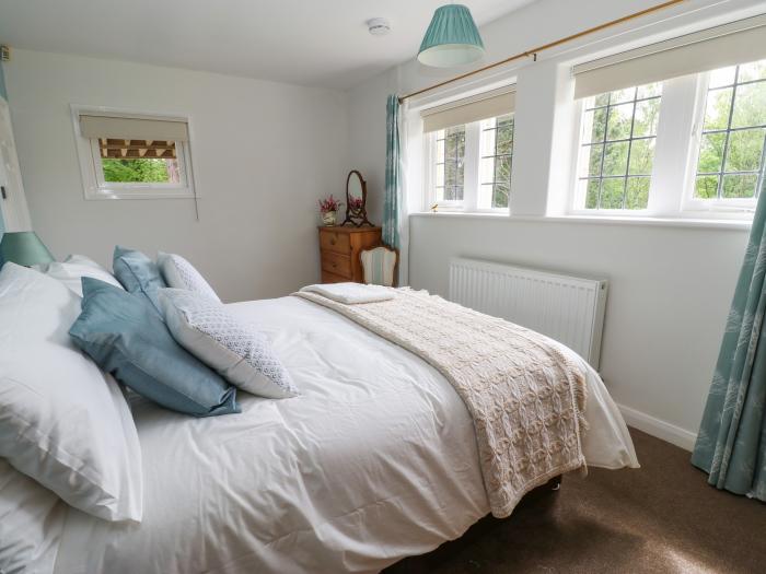 The Coach House rests near Corbridge, in Northumberland. Two-bedroom cottage, set rurally. Courtyard