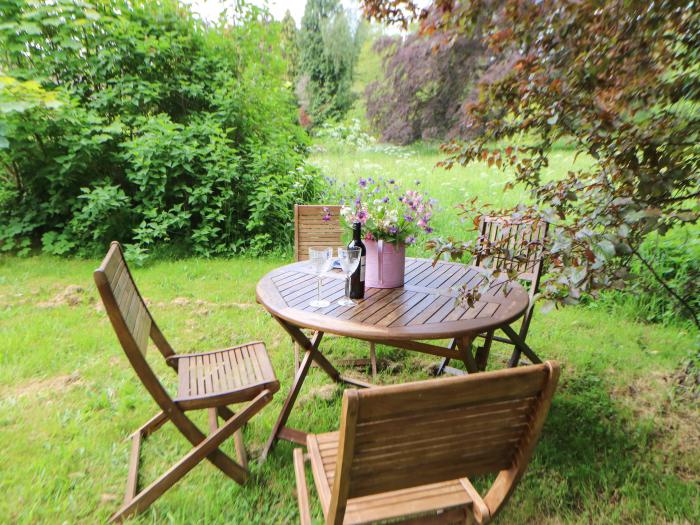 The Coach House rests near Corbridge, in Northumberland. Two-bedroom cottage, set rurally. Courtyard