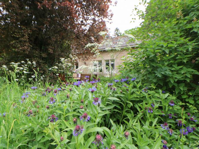 The Coach House rests near Corbridge, in Northumberland. Two-bedroom cottage, set rurally. Courtyard