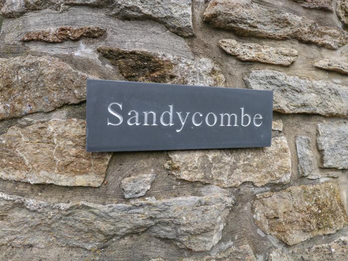 Sandy Combe, West Bay, Dorset. Four-bedroom, reverse-level home with sea views. In AONB. Near beach.