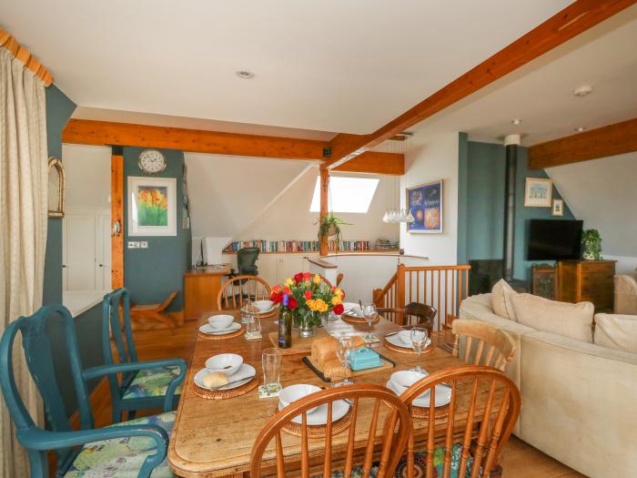 Sandy Combe, West Bay, Dorset. Four-bedroom, reverse-level home with sea views. In AONB. Near beach.