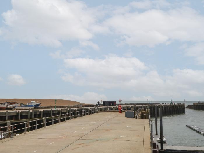 Sandy Combe, West Bay, Dorset. Four-bedroom, reverse-level home with sea views. In AONB. Near beach.