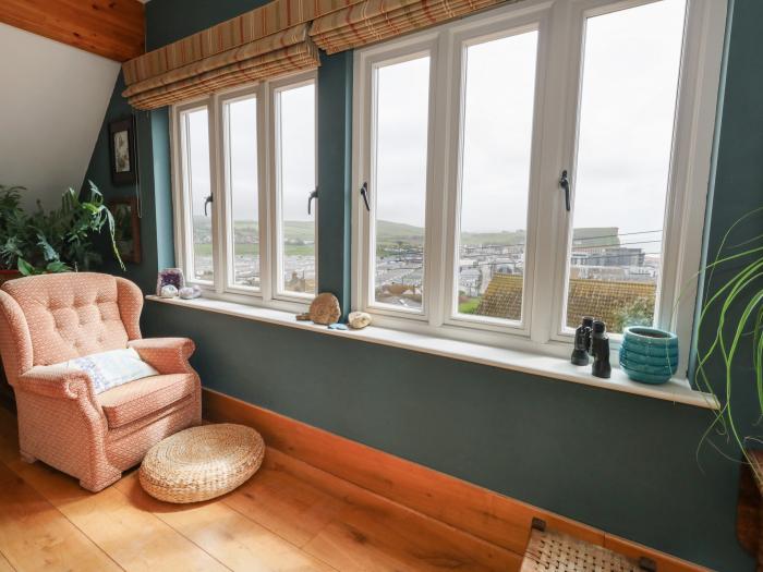 Sandy Combe, West Bay, Dorset. Four-bedroom, reverse-level home with sea views. In AONB. Near beach.