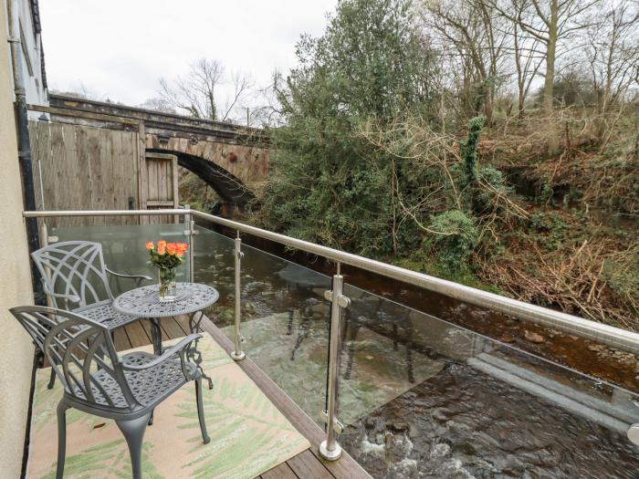Riverbank View in Grosmont, North Yorkshire, close to amenities, in National Park, woodburning stove
