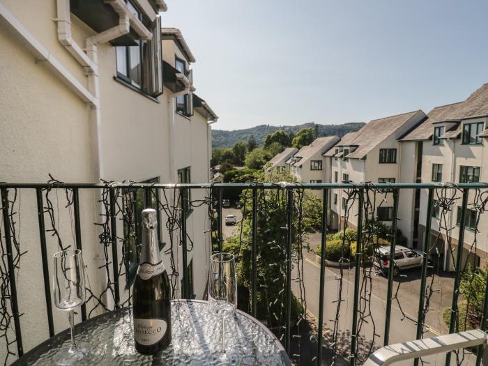 32 Quarry Rigg, Bowness-On-Windermere, Cumbria. Off-road parking. Open-plan. Smart TV. National Park