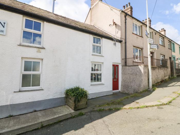 Poppy's Cottage in Aberffraw, Anglesey. Character. Woodburner. Open-plan living. Ideal for couples.