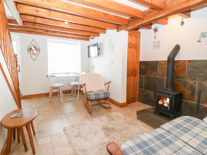 Poppy's Cottage in Aberffraw, Anglesey. Character. Woodburner. Open-plan living. Ideal for couples.